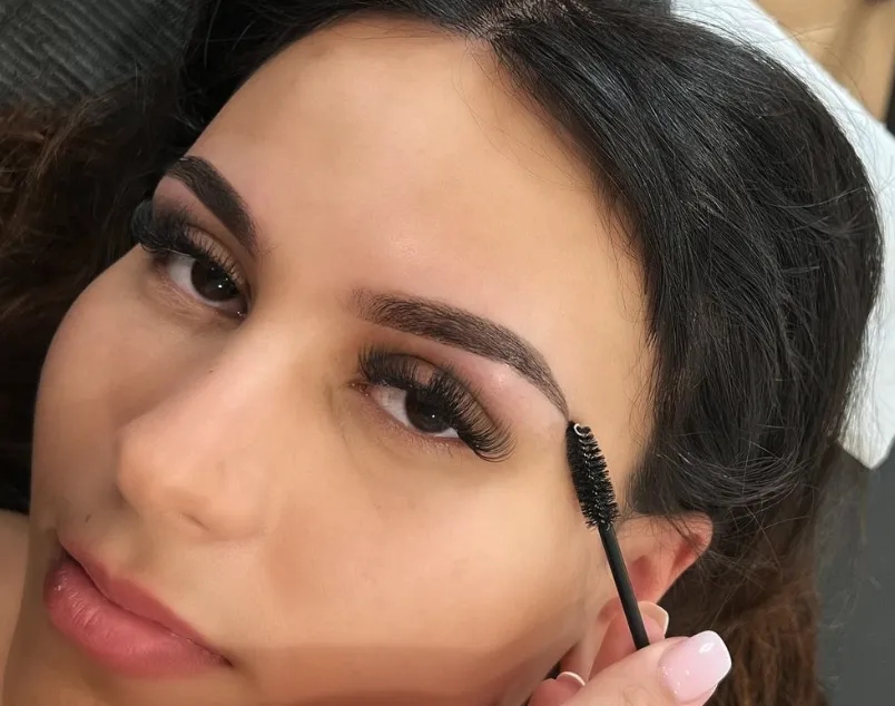 Femme Microblading à Beauty Room Dijon